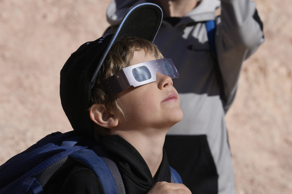 'Ring of fire' eclipse brings cheers and shouts of joy as it moves across the Americas | News, Sports, Jobs - Vimarsana News